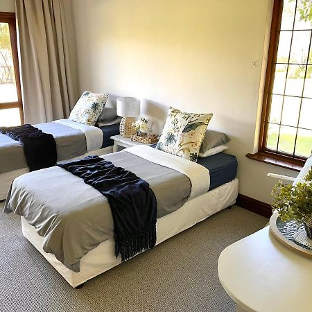 Porterfield Guest House, Champagne Valley Екстер'єр фото
