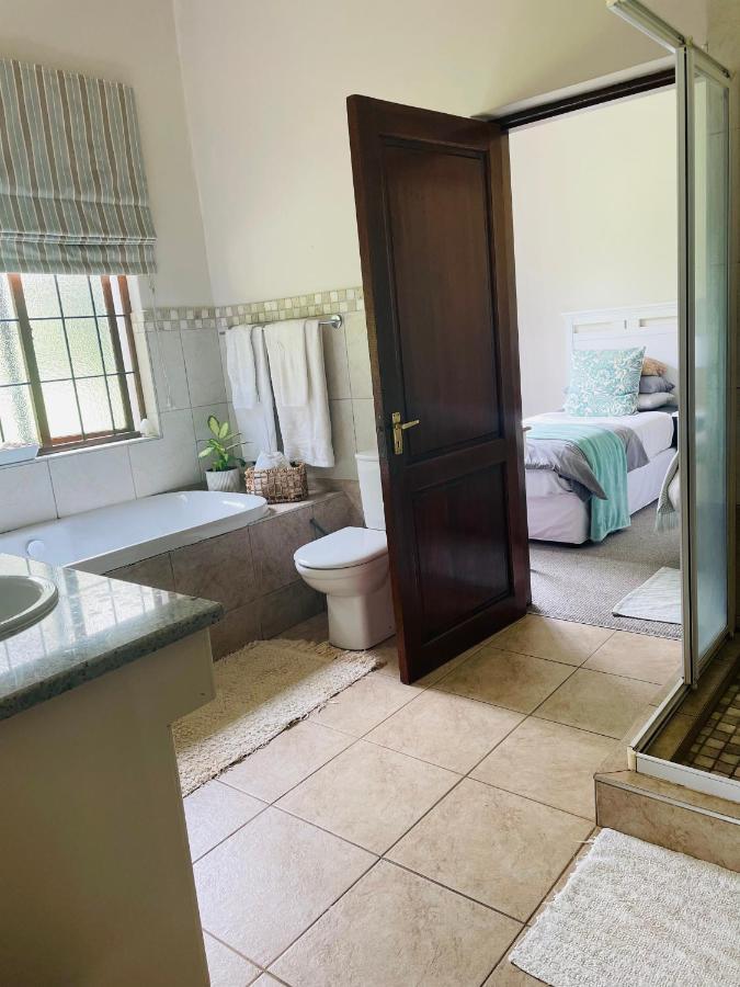 Porterfield Guest House, Champagne Valley Екстер'єр фото