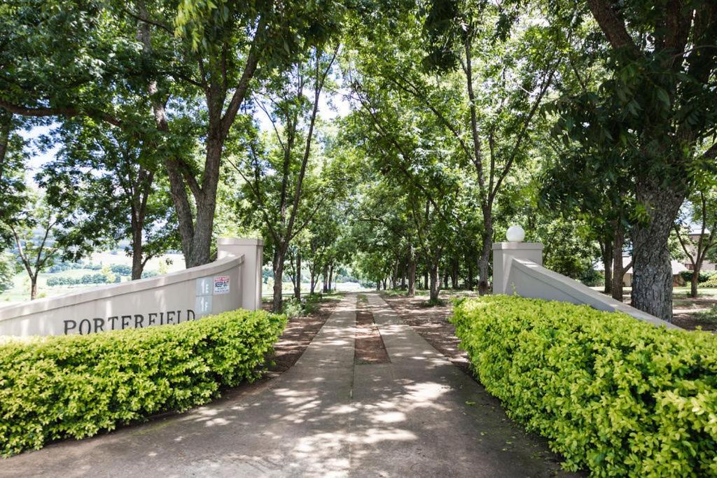 Porterfield Guest House, Champagne Valley Екстер'єр фото