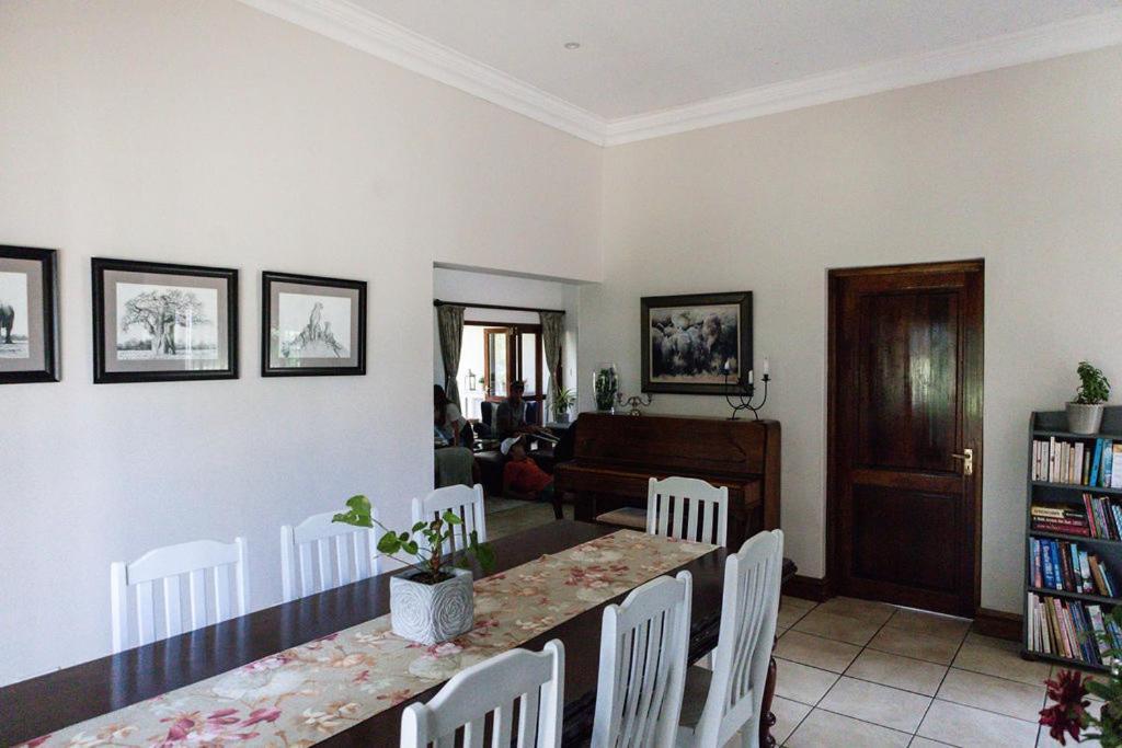Porterfield Guest House, Champagne Valley Екстер'єр фото